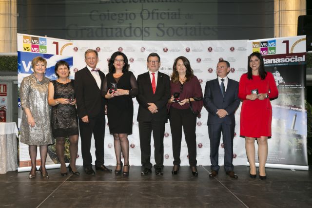 El Colegio de Graduados Sociales entregó  la medalla de Oro a Guillermo Rodríguez, director académico de la Escuela de Práctica Laboral de Murcia, pieza clave en la formación del colectivo profesional - 2, Foto 2