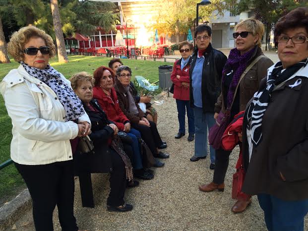 Mujeres de la Asociacin de Amas de Casa de las Tres Ave Maras realizan una caminata popular y homenaje a las vctimas de la violencia de gnero - 9
