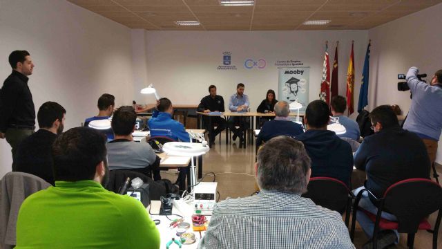 La Concejalía de Empleo imparte un curso para la reparación de móviles y tablets - 1, Foto 1