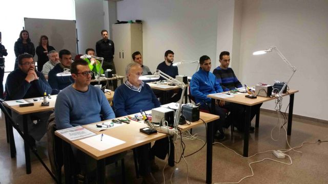 La Concejalía de Empleo imparte un curso para la reparación de móviles y tablets - 2, Foto 2