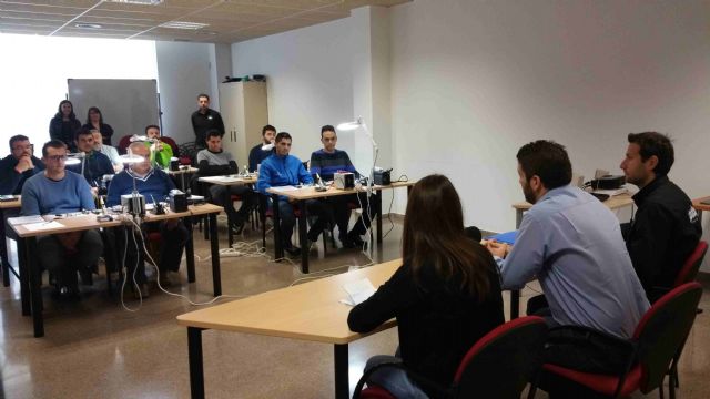 La Concejalía de Empleo imparte un curso para la reparación de móviles y tablets - 4, Foto 4