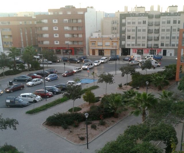 El PSOE exige al PP que revise de urgencia los numerosos desperfectos tras las obras de La Viña antes de tener que lamentar una desgracia - 2, Foto 2