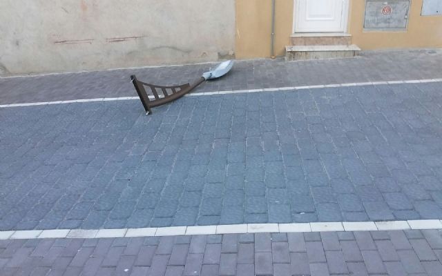 El PSOE exige al PP que revise de urgencia los numerosos desperfectos tras las obras de La Viña antes de tener que lamentar una desgracia - 3, Foto 3