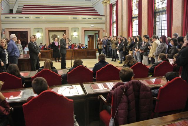 El Alcalde acompaña a los alumnos de visita por el Ayuntamiento - 1, Foto 1