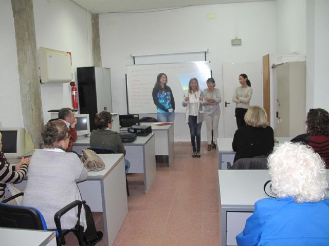 Sobresaliente en informática para sesenta mayores de los cursos de la concejalía de Servicios Sociales - 1, Foto 1