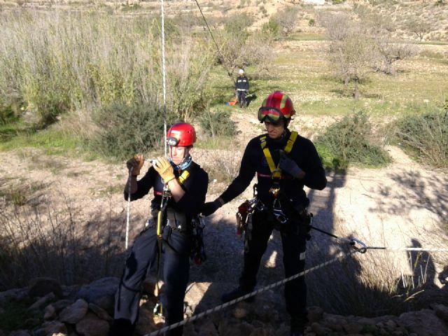 Los Bomberos rescatan a una cabra de un pozo de 14 metros - 1, Foto 1
