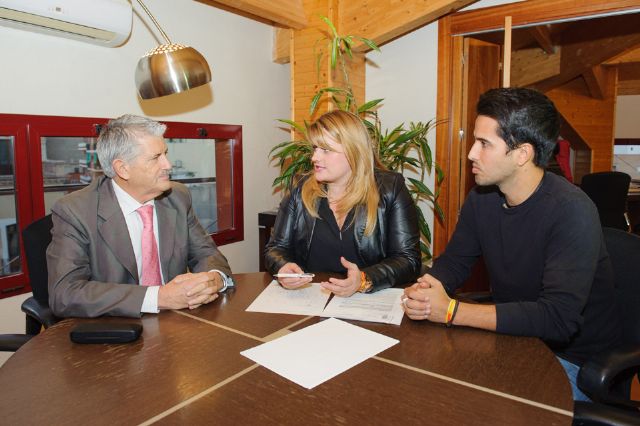 Direccin General de Deportes y Ayuntamiento plantean nuevas inversiones y becas para deportistas locales, Foto 1