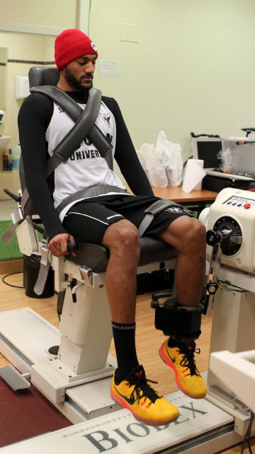 Los jugadores del UCAM Murcia CB pasan las pruebas isocinéticas y los test de capacidad de salto - 2, Foto 2
