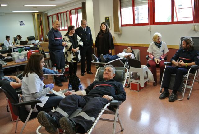 Bomberos de Murcia muestran su solidaridad donando sangre - 1, Foto 1