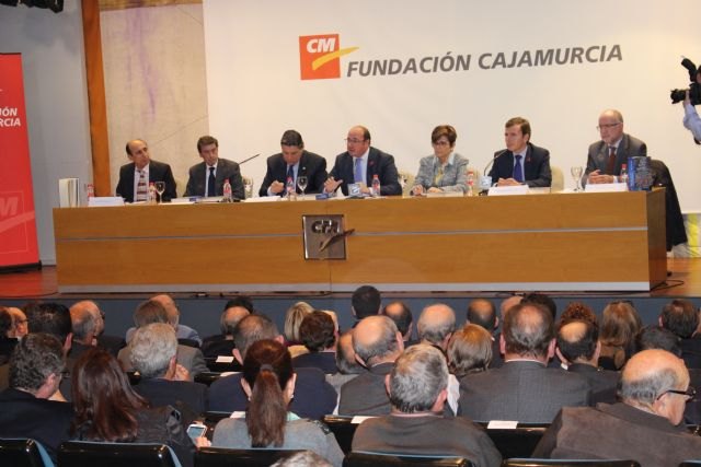 El presidente de la Comunidad asegura que es incompatible defender la unidad de España y cuestionar el trasvase Tajo-Segura - 1, Foto 1