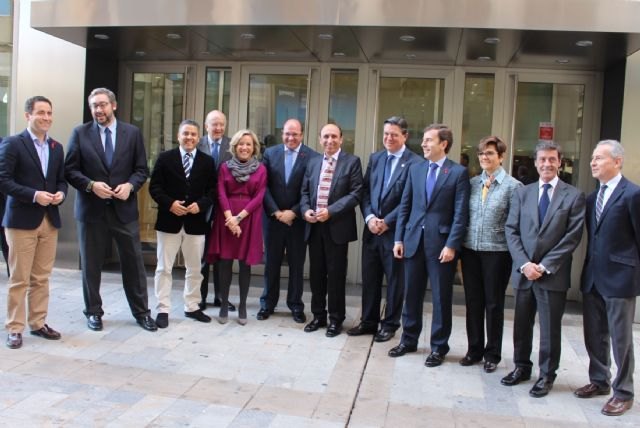 El presidente de la Comunidad asegura que es incompatible defender la unidad de España y cuestionar el trasvase Tajo-Segura - 2, Foto 2