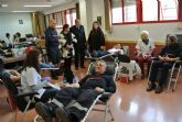 Bomberos de Murcia muestran su solidaridad donando sangre
