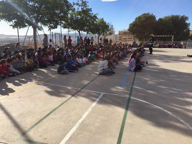 Protección Civil ofrece unas sesiones teóricas sobre primeros auxilios ante accidentes domésticos a los alumnos de los colegios San José y La Cruz, Foto 2
