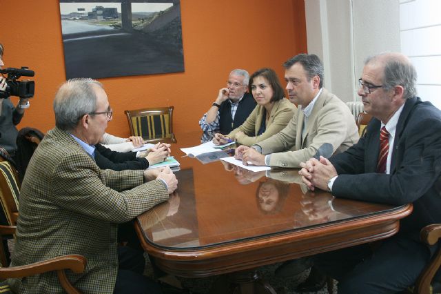 La consejera de Sanidad confirma la puesta en marcha de una consulta oncológica en Yecla para evitar traslados y mejorar la asistencia a pacientes con cáncer - 1, Foto 1