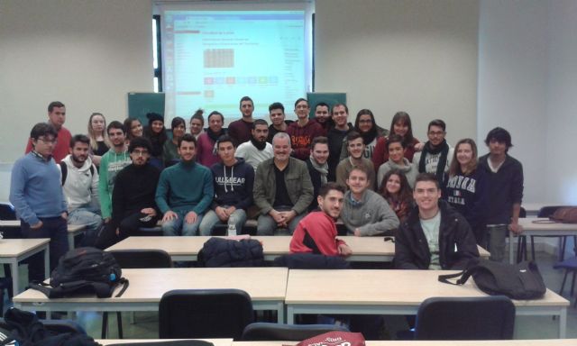 El Delegado Territorial del Colegio de Geógrafos visitó a los alumnos de Geografía de la Universidad de Murcia - 1, Foto 1