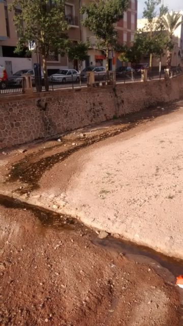 El PP denuncia el vertido de aguas residuales sin control al cauce de la rambla de La Santa durante varias semanas, Foto 2