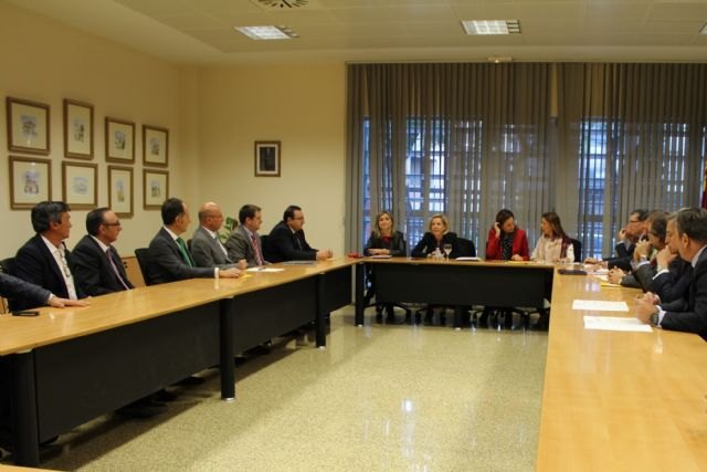 Martínez-Cachá suscribe dos convenios con nueve entidades financieras para dar liquidez a los agricultores y ganaderos de la Región - 1, Foto 1