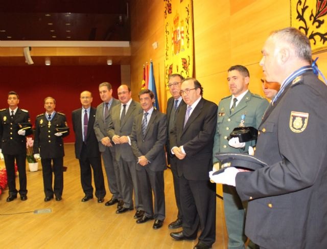 El presidente de la Comunidad resalta la Constitución como ley de la concordia, el encuentro y la garantía de derechos de los españoles - 2, Foto 2