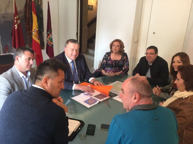 El consejero de Fomento expone a los empresarios de Portmán el proyecto del futuro puerto deportivo - 1, Foto 1