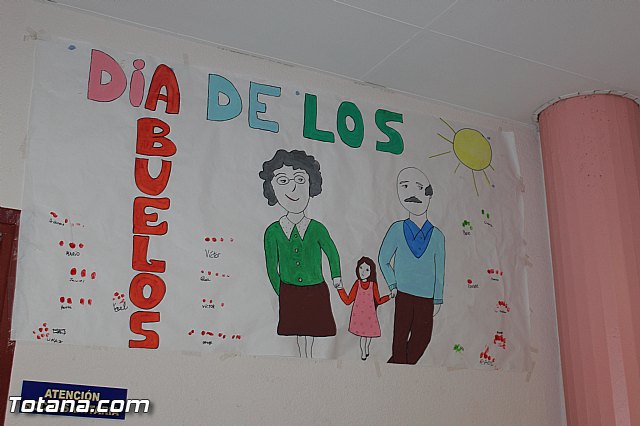 La vicesecretaria Sectorial del PP regional, Severa Gonzlez, visit el centro de mayores de Totana - 5