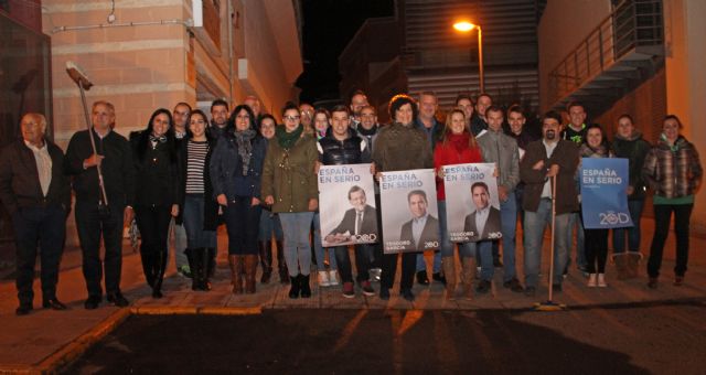El Partido Popular de Puerto Lumbreras comienza la Campaña Electoral con la pegada de carteles - 1, Foto 1