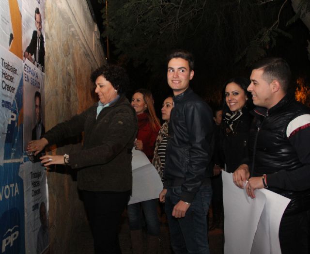 El Partido Popular de Puerto Lumbreras comienza la Campaña Electoral con la pegada de carteles - 3, Foto 3