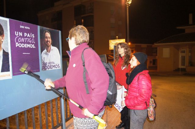 Comienza la campaña electoral para las generales del 20 de diciembre con la tradicional pegada de carteles en la avenida Rambla de La Santa - 5, Foto 5