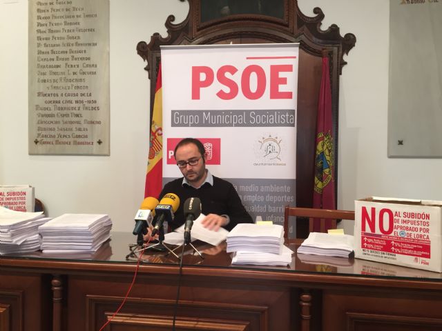 El PSOE logra reunir más de 2000 firmas para frenar el injusto subidón de impuestos aprobado por el PP de Lorca - 2, Foto 2