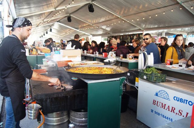Gran éxito de público en el comienzo de las actividades de las Feria de Día, en la plaza de la Constitución - 3, Foto 3