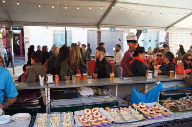 Gran éxito de público en el comienzo de las actividades de las Feria de Día, en la plaza de la Constitución - 4, Foto 4