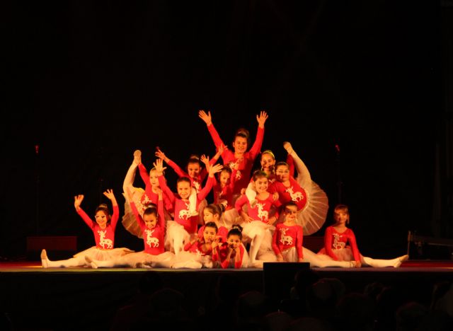 Exhibición de gimnasia rítmica y encuentro de cuadrillas en el inicio de las Fiestas de la Purísima 2015 - 2, Foto 2
