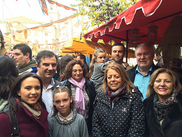 Juan Mª Vazquez y Mª Dolores Bolarín visitan el Mercado Medieval de Caravaca - 1, Foto 1