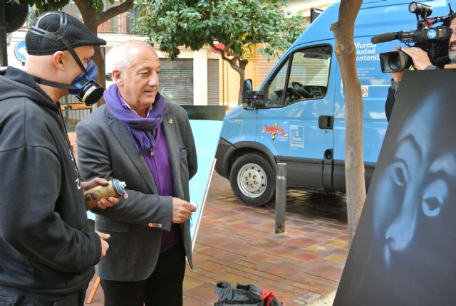 Entra en funcionamiento la primera Oficina del Grafiti de España, situada en la Plaza de los Apóstoles - 1, Foto 1