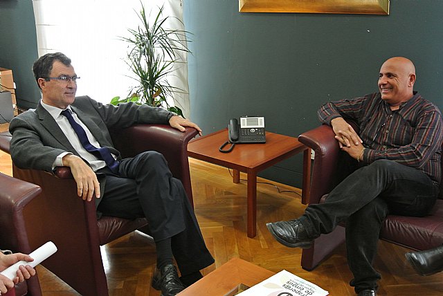 El Alcalde ofrece a Traperos de Emaús el apoyo del Ayuntamiento para impulsar la integración de personas en riesgo de exclusión - 1, Foto 1