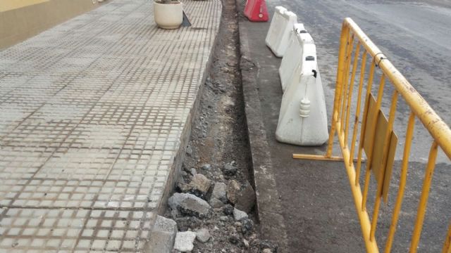 El Ayuntamiento rescata las obras en la travesía de Alumbres - 1, Foto 1