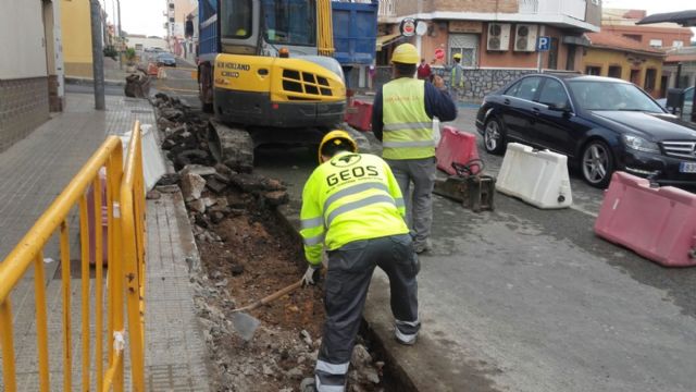 El Ayuntamiento rescata las obras en la travesía de Alumbres - 2, Foto 2