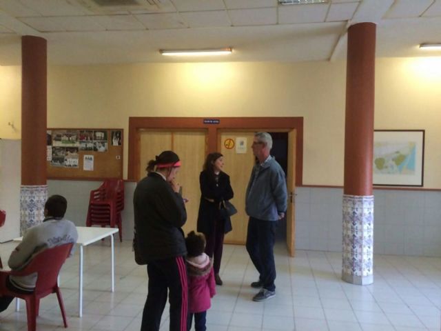 Descentralización atiende las necesidades planteadas por la A.VV. Los Mateos - 1, Foto 1