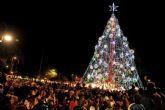 El gran rbol de Navidad ya preside las fiestas de Murcia desde la Plaza Circular