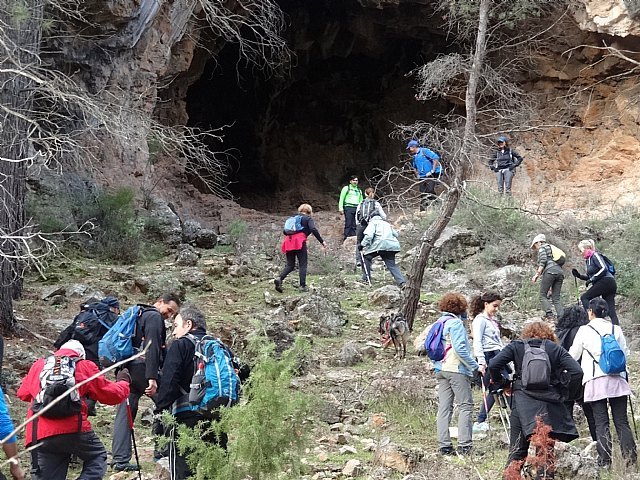 Unos treinta senderistas participaron en la ruta Rambla Pistacheros - Cueva Roblecillo, organizada por el Club Senderista de Totana, Foto 1