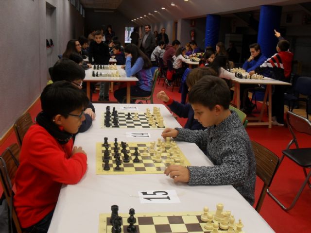 La Concejala de Deportes organiz la Fase Local de Ajedrez de Deporte Escolar, en el Pabelln de Deportes “Manolo Ibñez