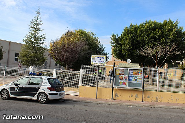 Cerca de 3.000 alumnos de once colegios de Totana participarn este curso 2015/16 en el programa de Educacin Vial que coordina la Polica Local - 2