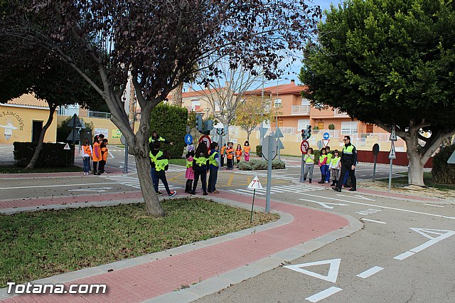 Cerca de 3.000 alumnos de once colegios de Totana participarn este curso 2015/16 en el programa de Educacin Vial que coordina la Polica Local - 4