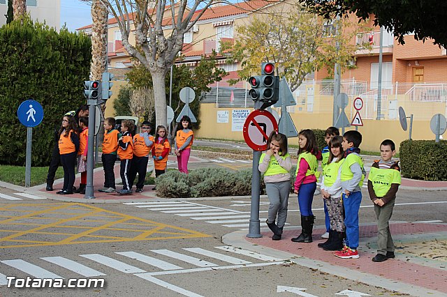 Cerca de 3.000 alumnos de once colegios de Totana participarn este curso 2015/16 en el programa de Educacin Vial que coordina la Polica Local - 5