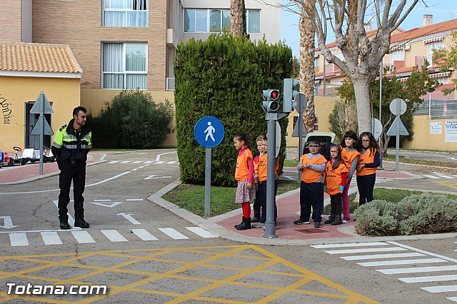 Cerca de 3.000 alumnos de once colegios de Totana participarn este curso 2015/16 en el programa de Educacin Vial que coordina la Polica Local - 8