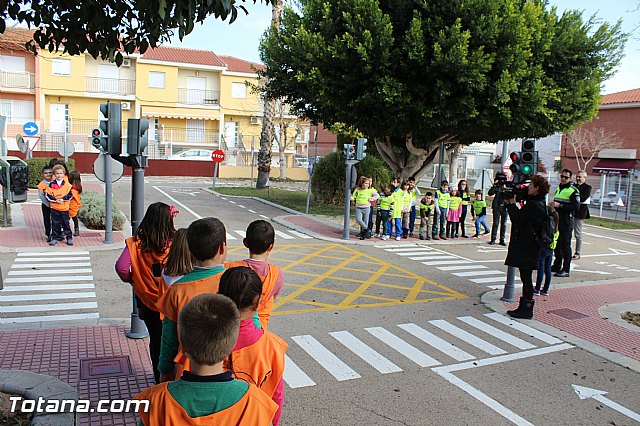 Cerca de 3.000 alumnos de once colegios de Totana participarn este curso 2015/16 en el programa de Educacin Vial que coordina la Polica Local - 10