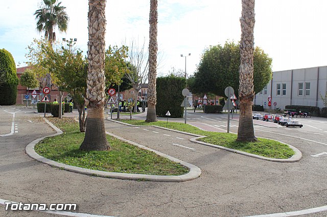 Cerca de 3.000 alumnos de once colegios de Totana participarn este curso 2015/16 en el programa de Educacin Vial que coordina la Polica Local - 20