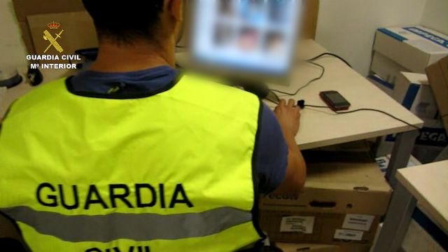 La Guardia Civil detiene a una persona por 13 delitos de corrupción de menores a través de Whatsapp - 2, Foto 2