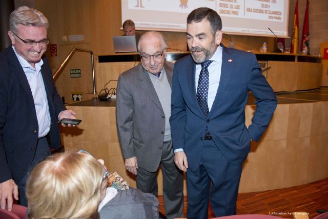 El alcalde entregó la Isignia de Oro de Cartagena Futuro a Salvemos el Rosell - 1, Foto 1