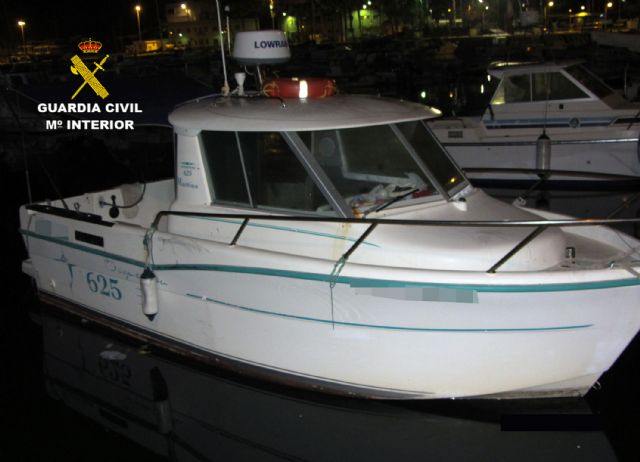 La Guardia Civil detiene in fraganti a dos jóvenes tras el robo de material electrónico de una embarcación - 1, Foto 1