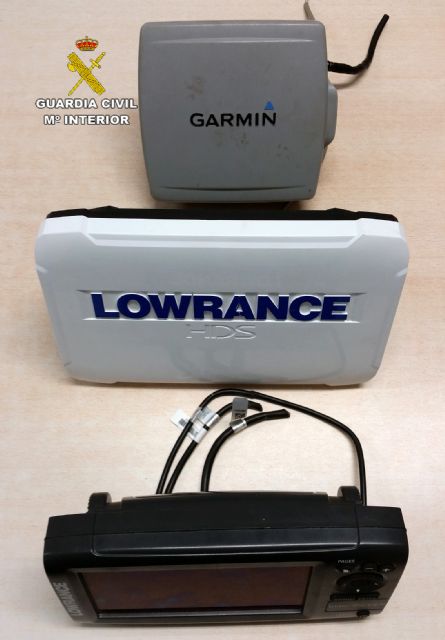 La Guardia Civil detiene in fraganti a dos jóvenes tras el robo de material electrónico de una embarcación - 3, Foto 3